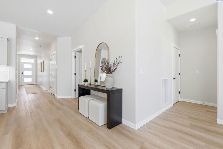 Property Photo: 3313 S Nelson Pl WA 99338