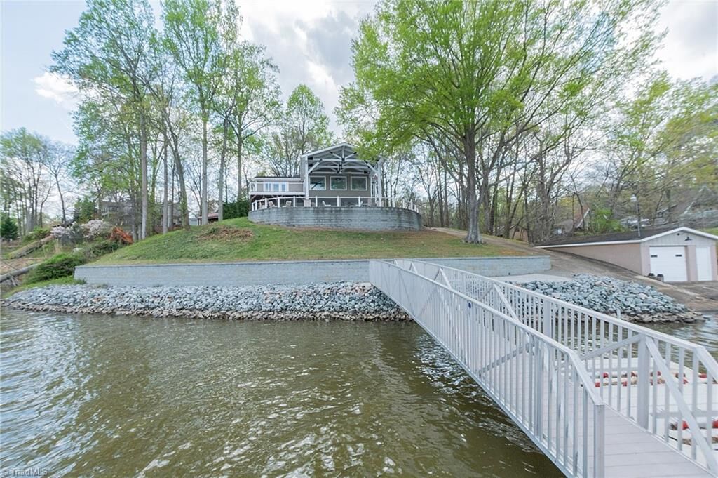 Property Photo:  362 Hillview Drive  NC 27292 