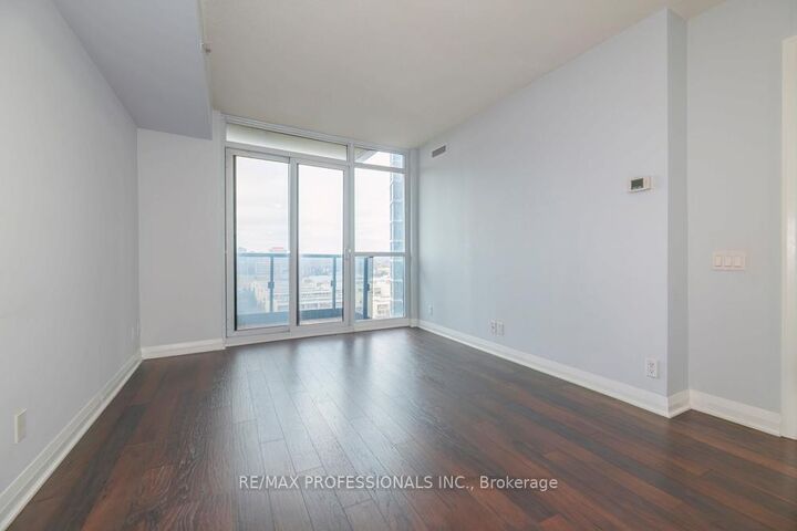 Property Photo: 5 Valhalla Inn Road 1301 ON M9B 1S9