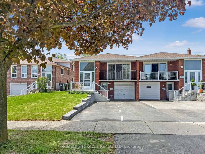 3485 Oakglade Crescent — photo 1