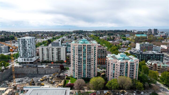 Property Photo:  1020 View St 1703  BC V8V 4Y4 