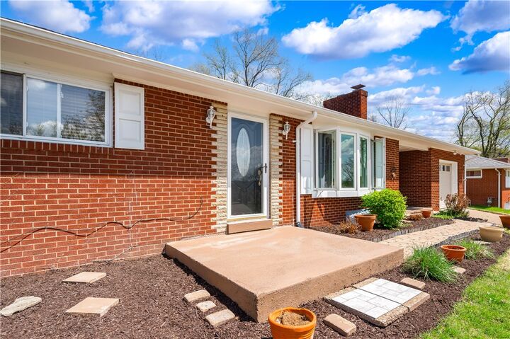 Property Photo:  816 7th St  PA 15074 