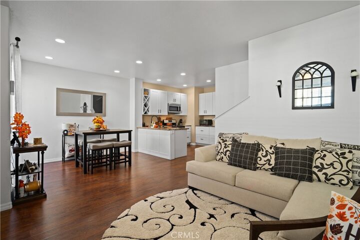Property Photo:  41880 Davenport Way C  CA 92562 
