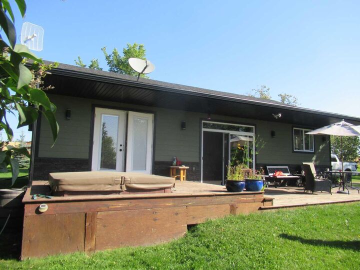 Property Photo: 2230 Rainy Creek Road Highway AB T0C 0J0