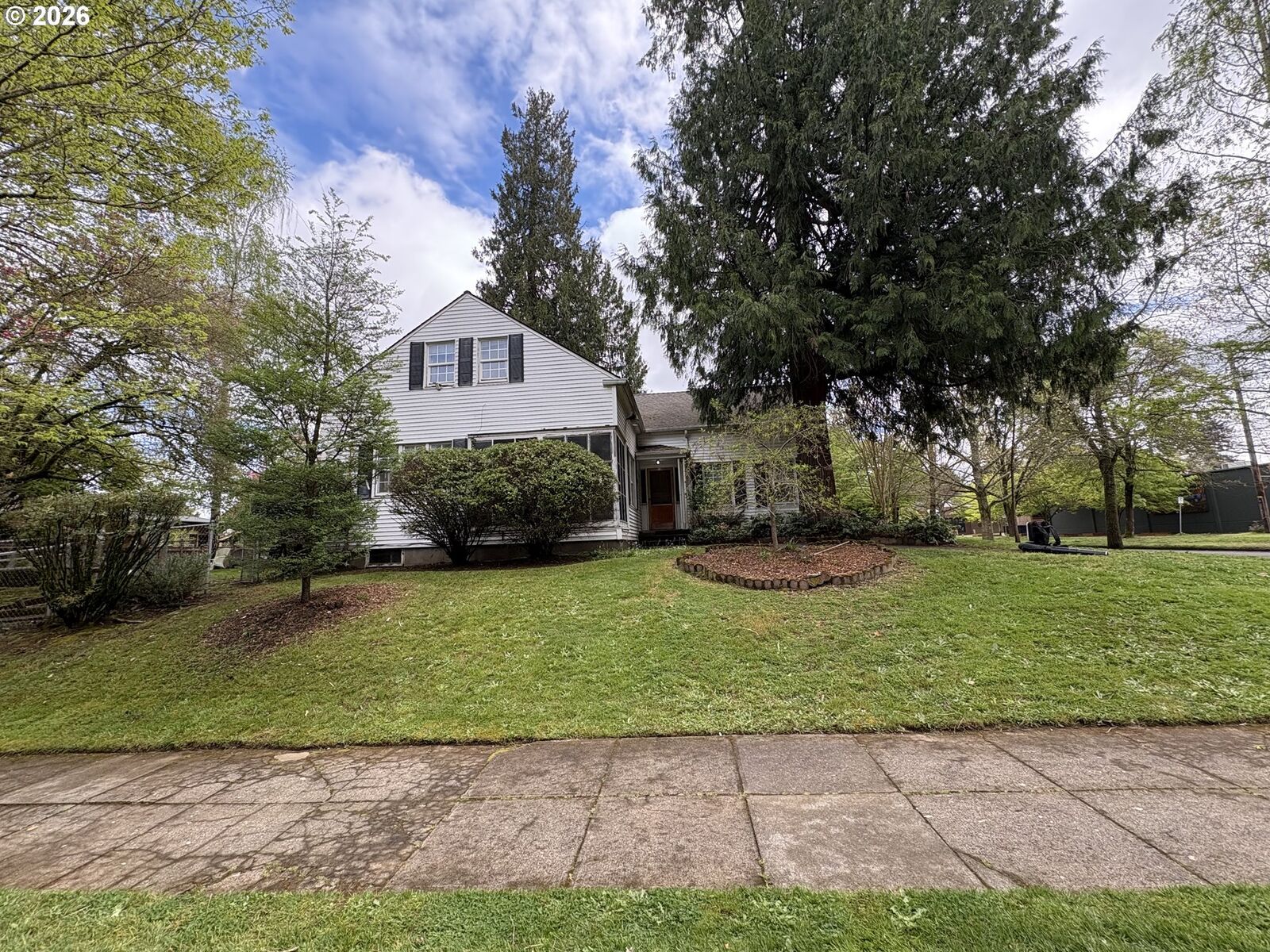 Property Photo:  2909 NE Ainsworth St  OR 97211 