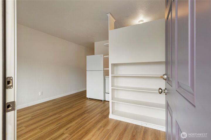 Property Photo:  7618  Greenwood Avenue N  WA 98103 