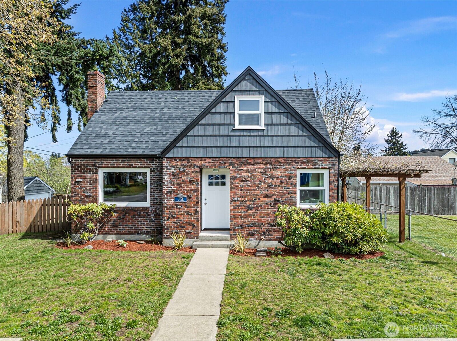 Property Photo:  2709 N Mason Avenue  WA 98407 