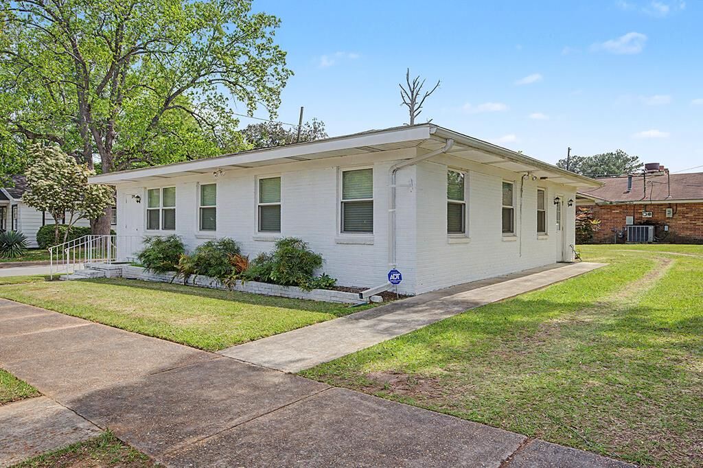 Property Photo:  379 East Lee St  GA 39842 