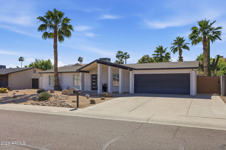 Property Photo:  11608 N 32nd Place  AZ 85028 