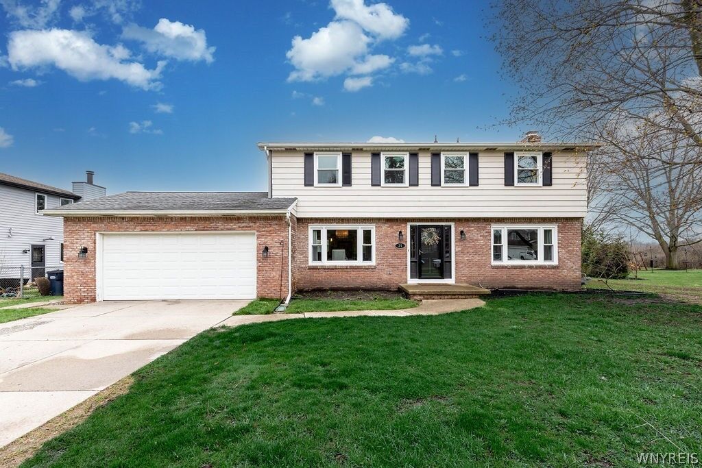 Property Photo:  21 Sturbridge Lane  NY 14072 