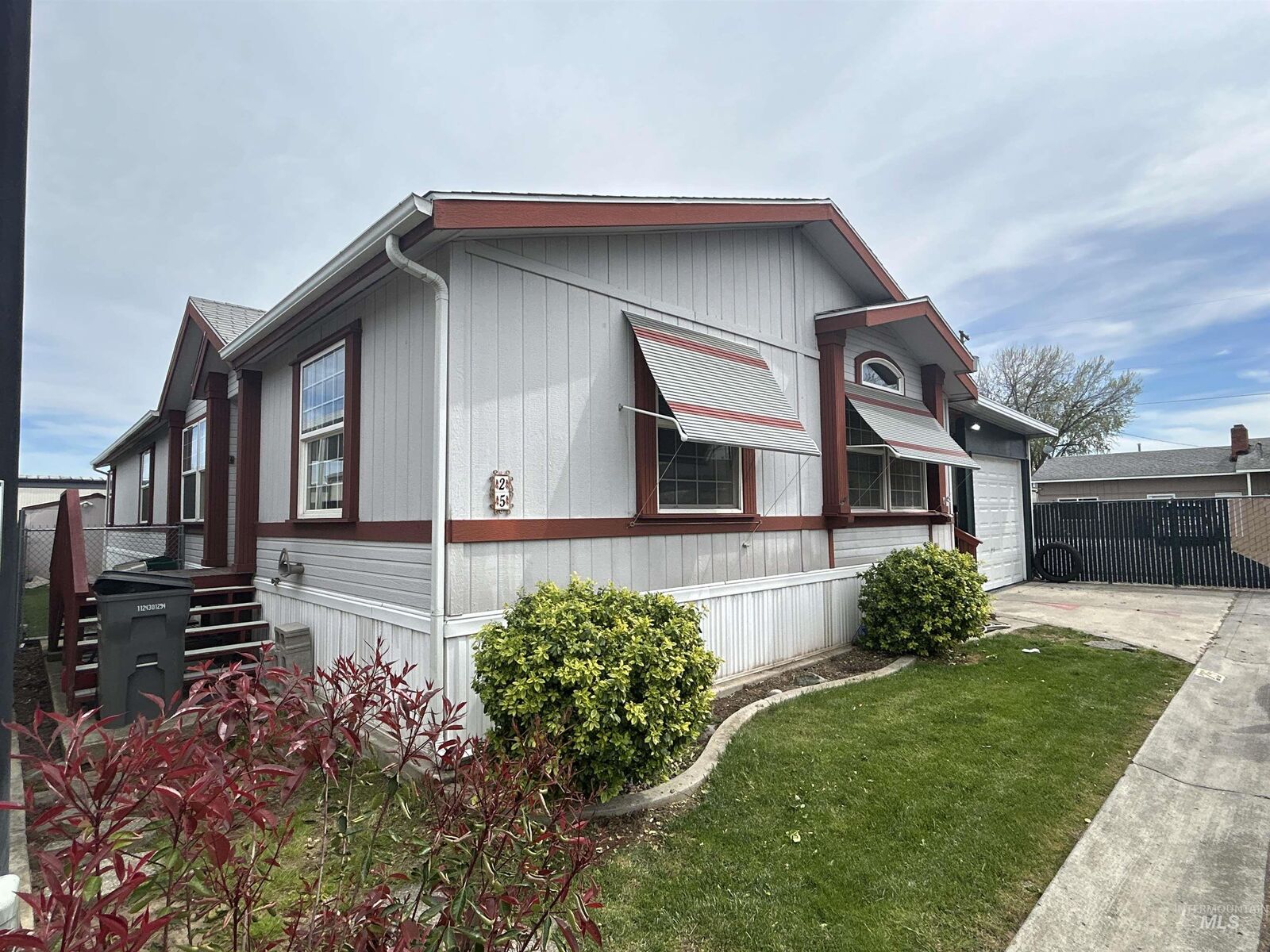 Property Photo: 2115 6th Ave. 25 WA 99403