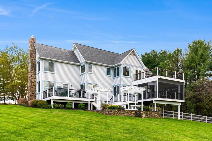 Property Photo: 35571 Suffolk Lane VA 20132