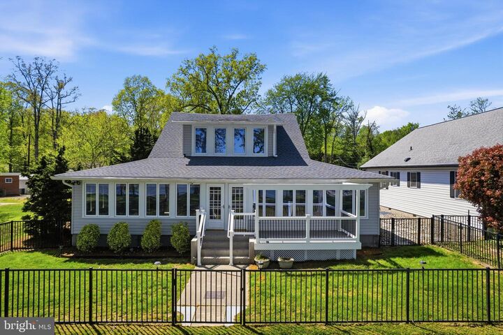 Property Photo:  890 Linden Avenue  MD 20714 