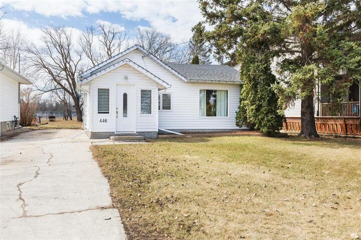 Property Photo:  446 Second Street  MB R5G 0L8 