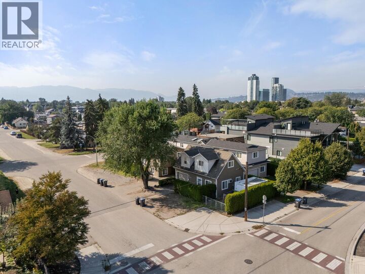 1320 Graham Street — photo 1