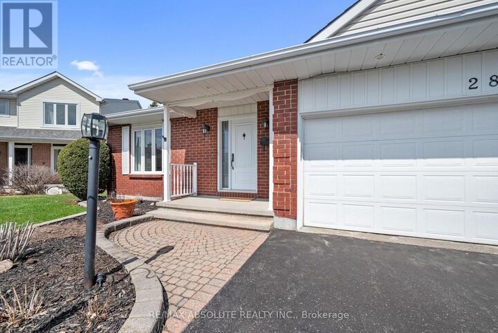 Property Photo:  28 Halley Street  ON K2J 3W2 