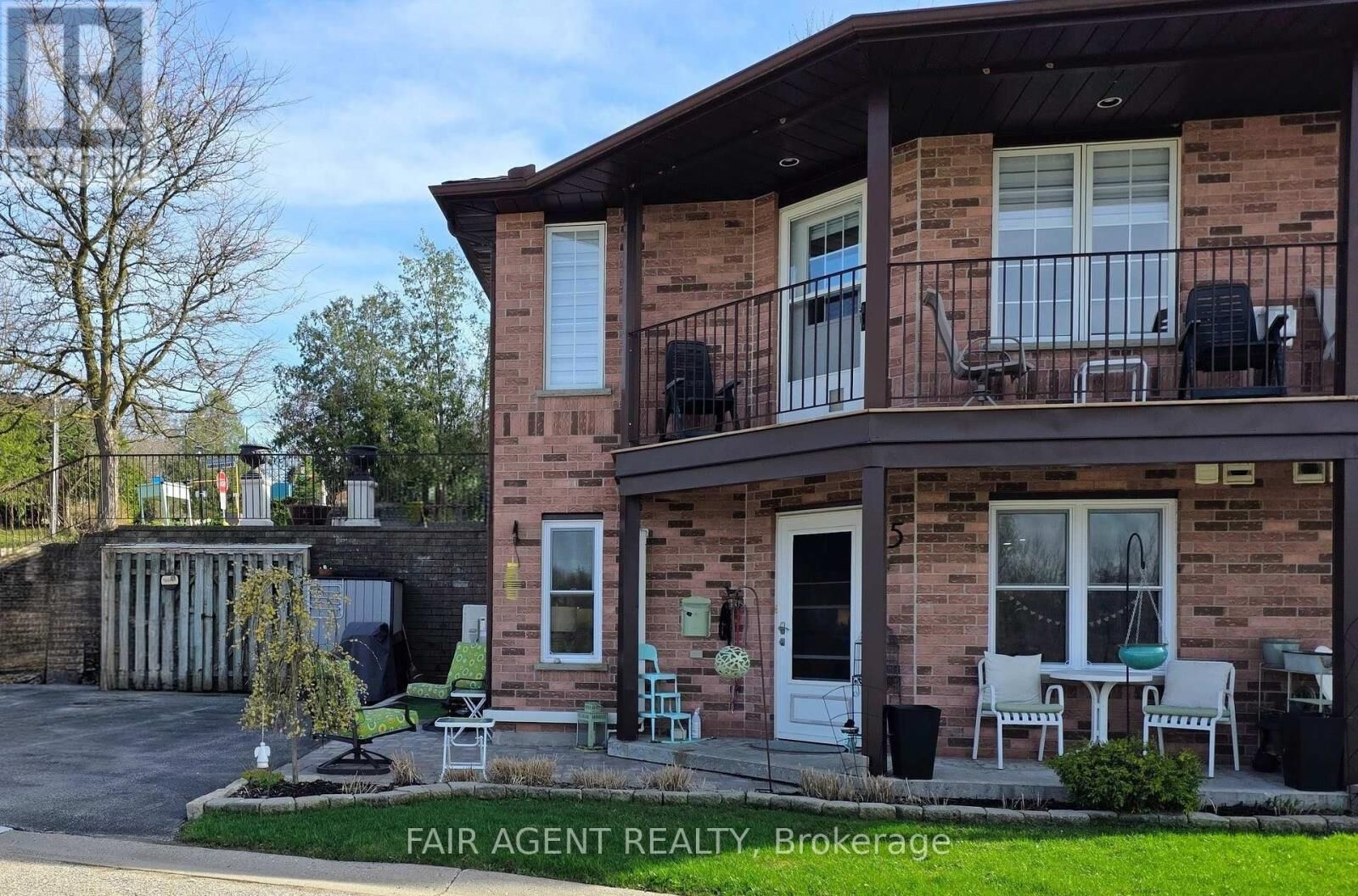 Property Photo:  20 Huron Street North 25  ON N4X 1C5 