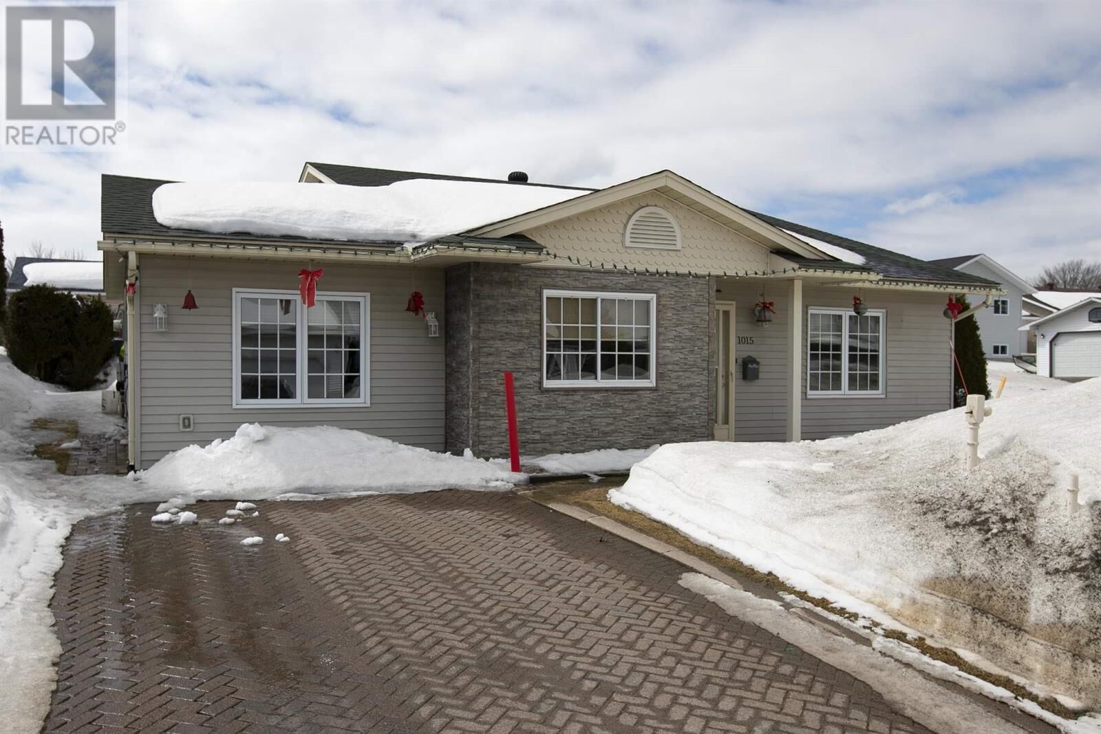 Property Photo:  1015 Lake St  ON P6B 6B5 