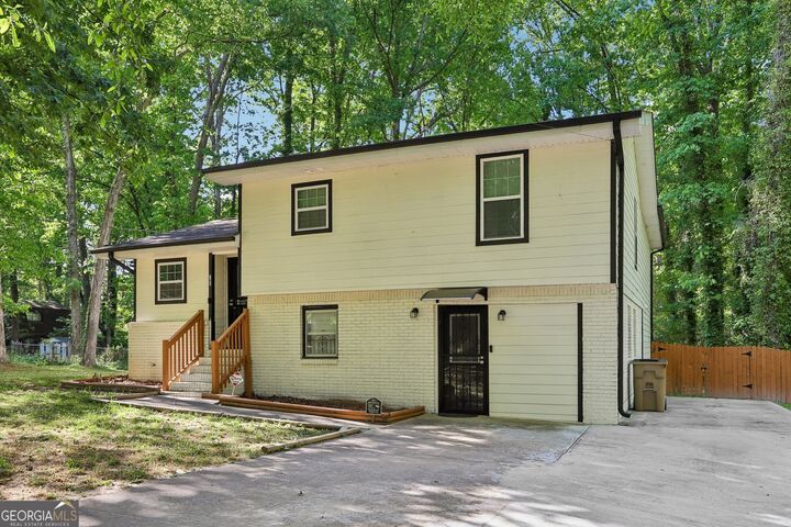 Property Photo:  762 Maple Drive  GA 30274 