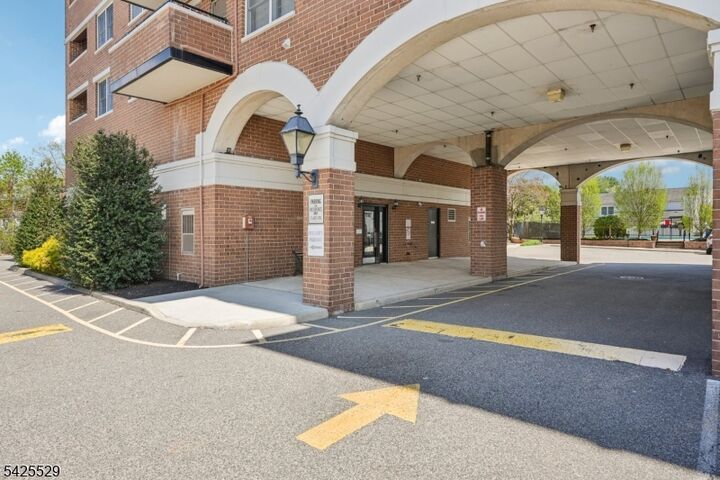 Property Photo:  44 Iron Forge Sq 44  NJ 07442 