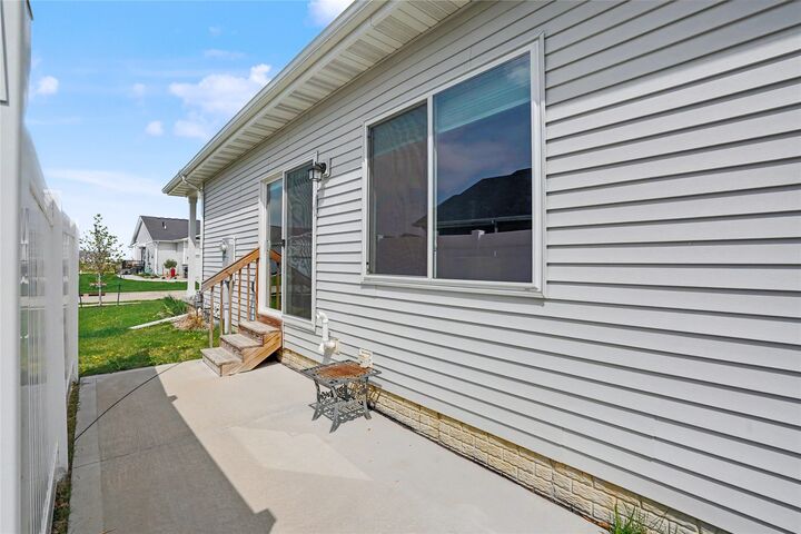 Property Photo:  841 Sawgrass Drive  IA 50211 