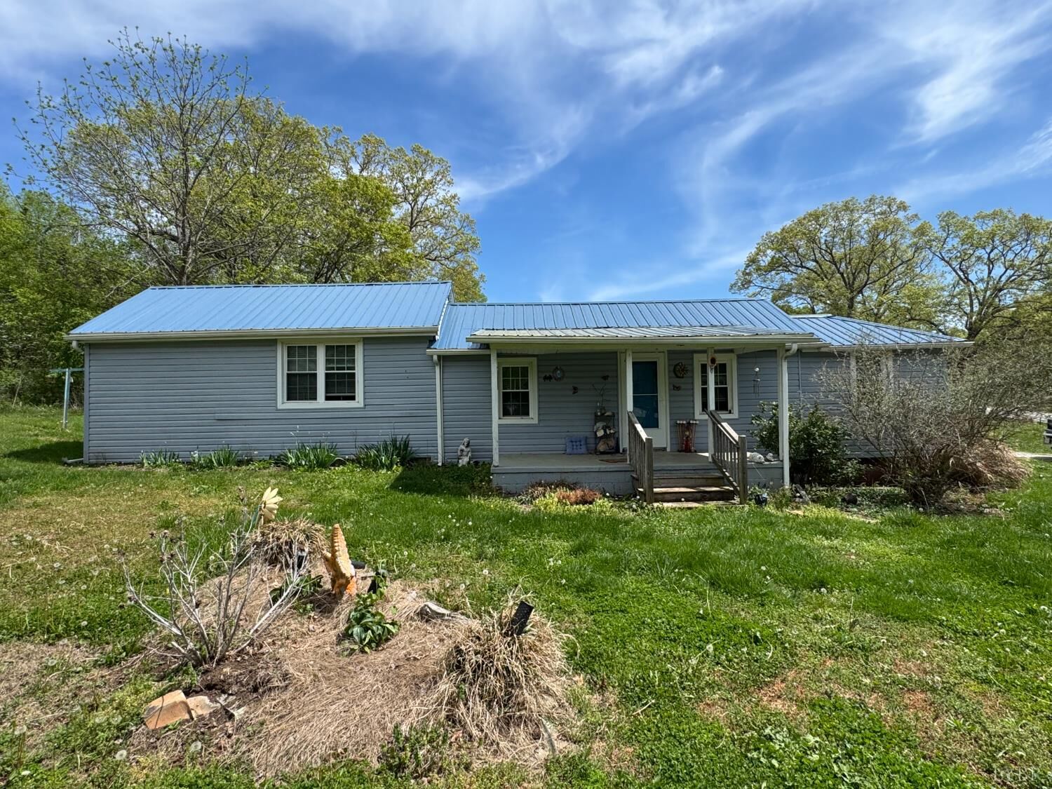 Property Photo: 912 Oakville Road VA 24522