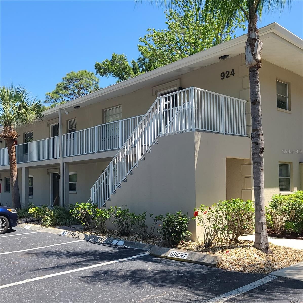 Property Photo:  924 La Costa Circle 4  FL 34237 