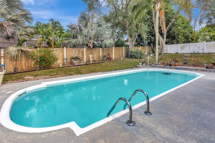 Property Photo:  220 Normandy Circle W  FL 34683 