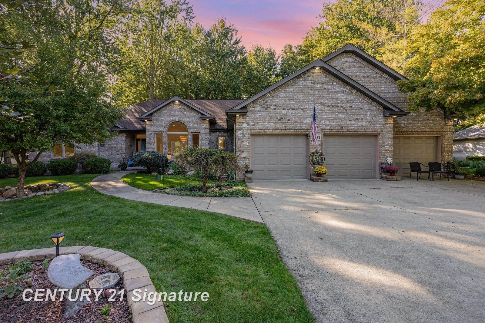 Property Photo:  581 Timberwood Lane  MI 48609 