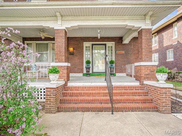 Property Photo:  1005 E Monroe Street  IL 62220 