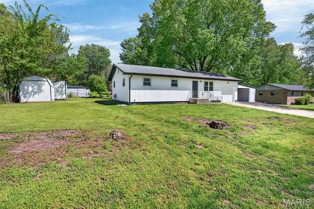 Property Photo:  1432 Ronald Drive  MO 65536 