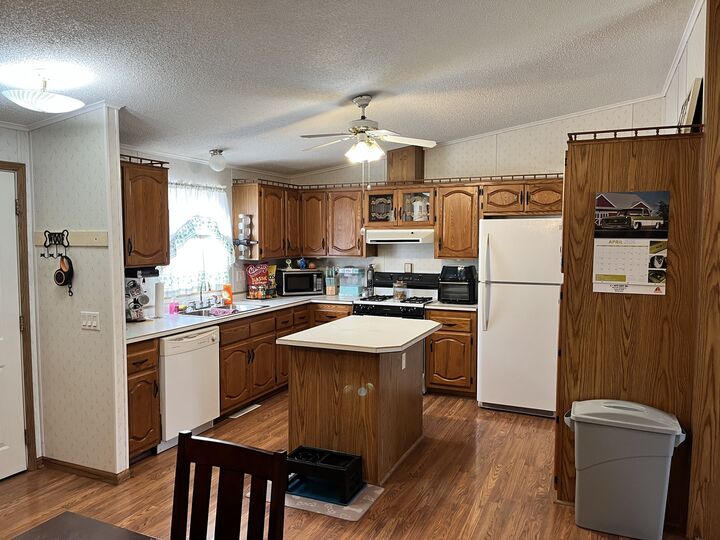 Property Photo:  408 E Wood Lane  IL 61008 