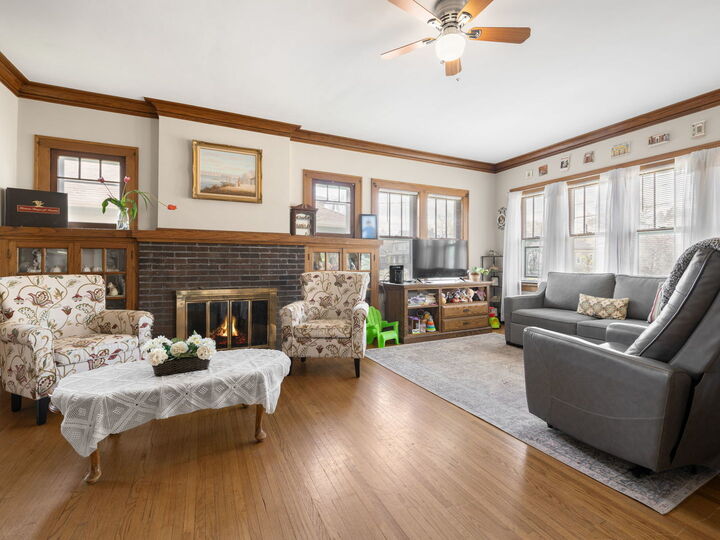 Property Photo:  25 N Worth Avenue  IL 60123 