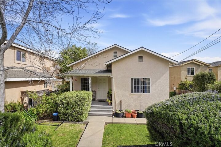 Property Photo:  3204 Rockview Place  CA 93401 