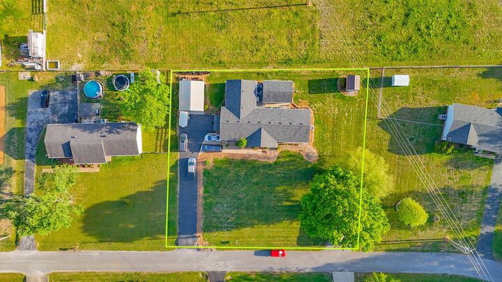 Property Photo:  1305 Horseshoe Dr  TN 37091 