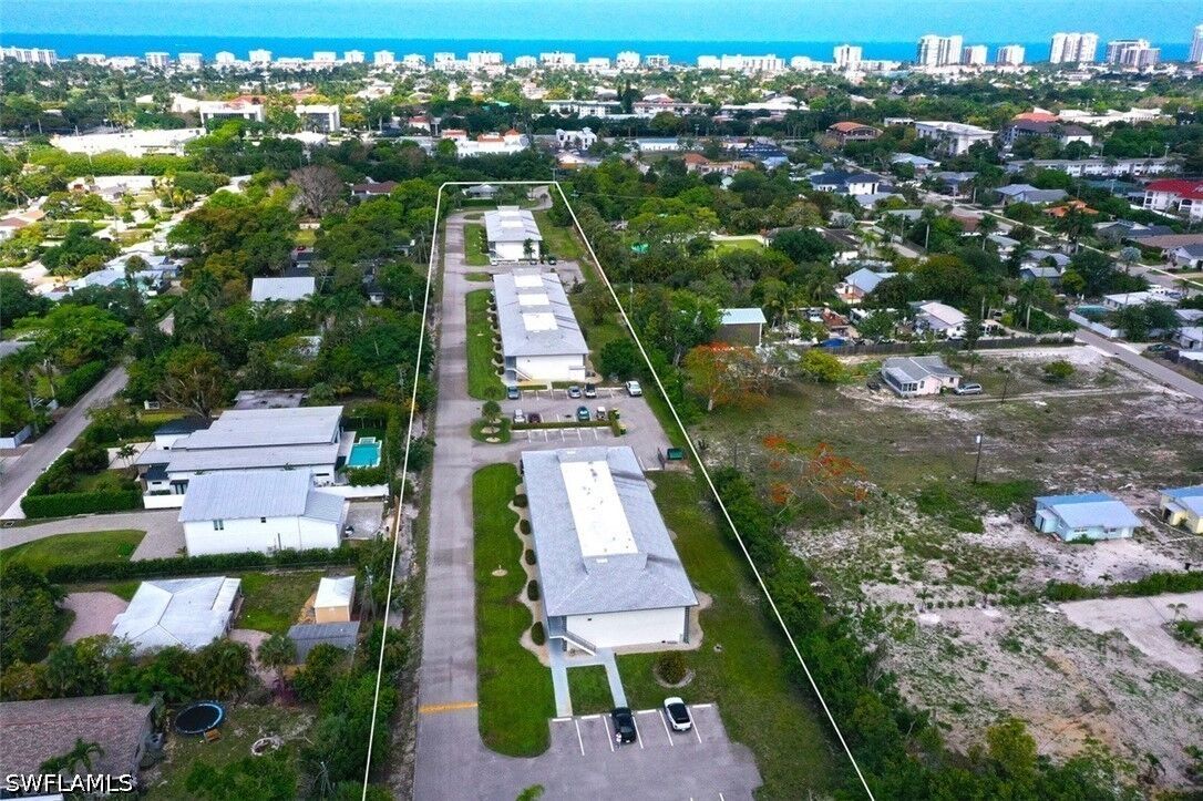 Property Photo:  1095 Rosemary Court  FL 34103 