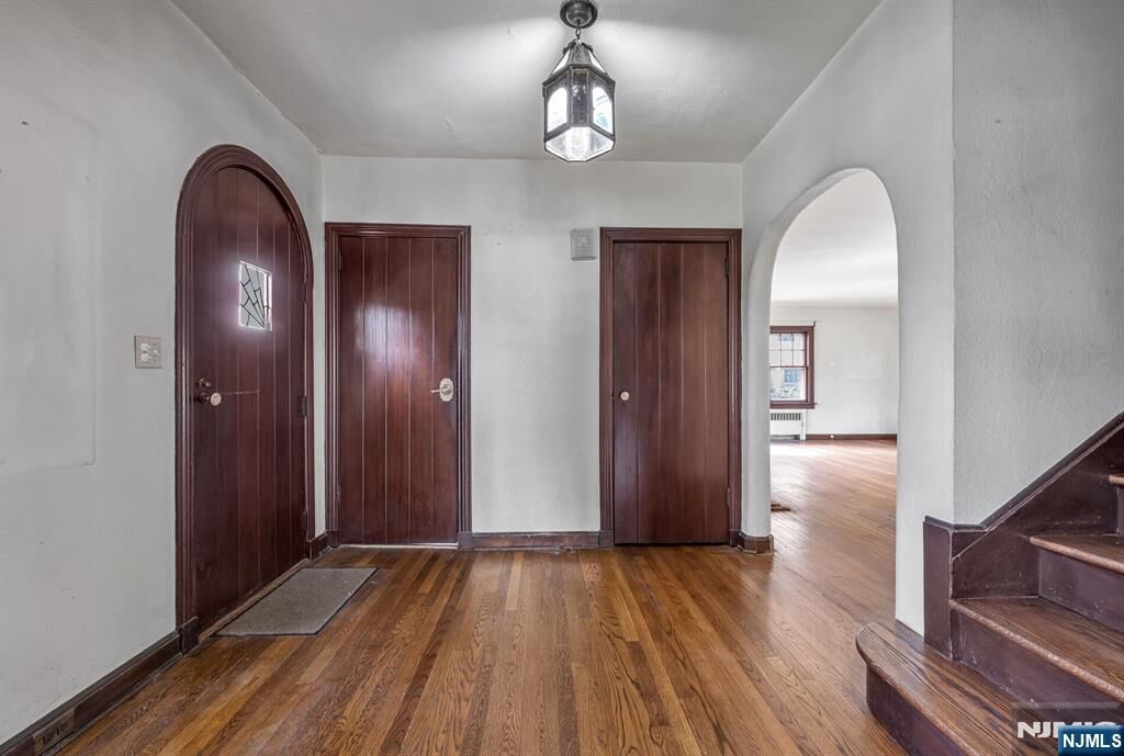 Property Photo:  342 Hillcrest Road  NJ 07450 