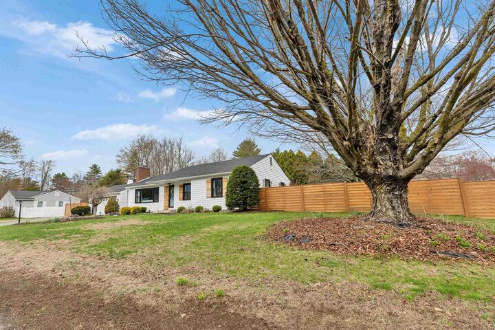 Property Photo:  3 Greenbriar Road  NH 03431 