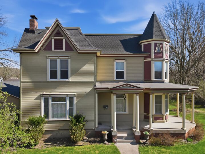 Property Photo:  435 Jefferson Street  WI 54701 