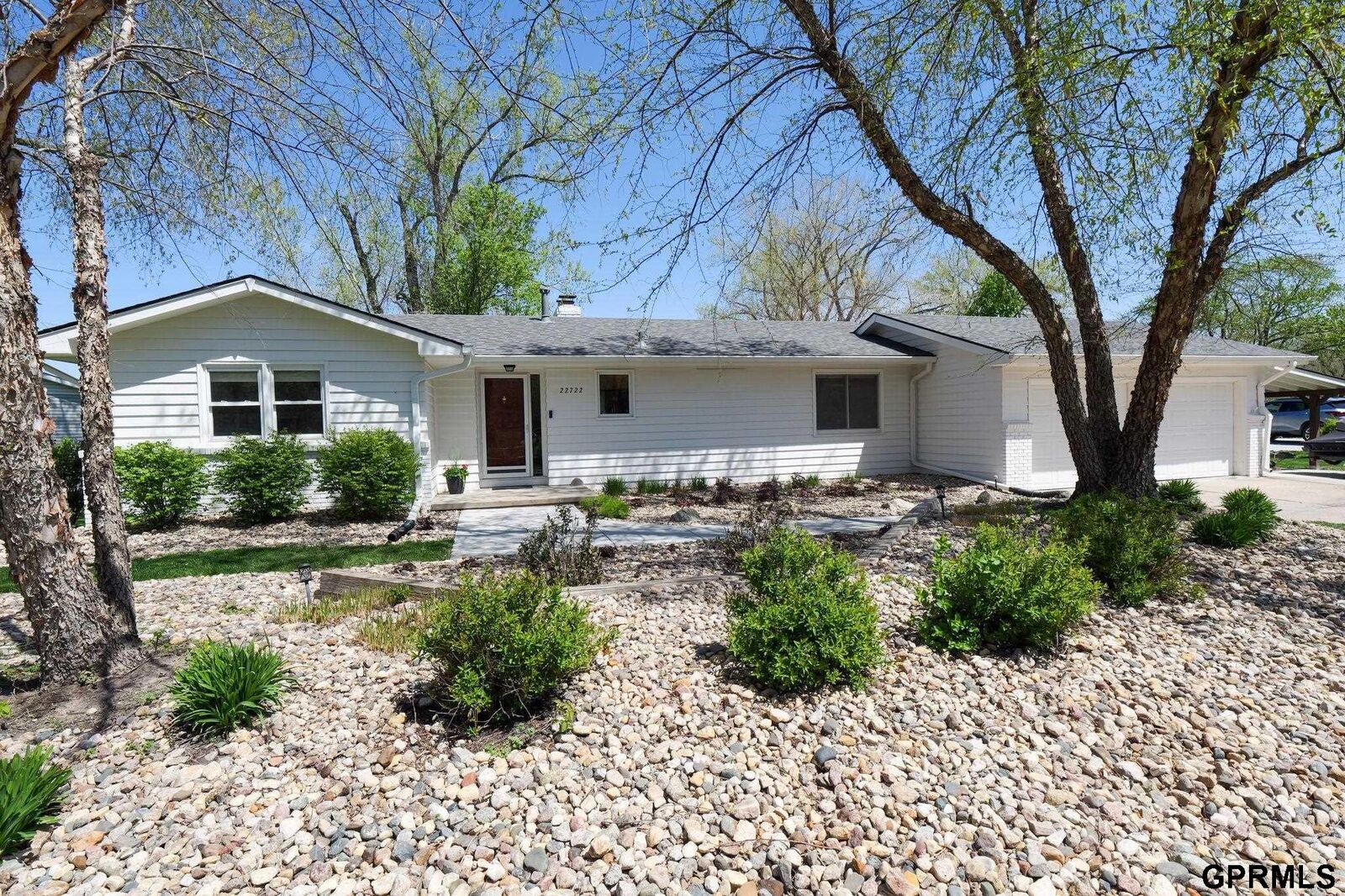 Property Photo: 22722 Southshore Drive NE 68069