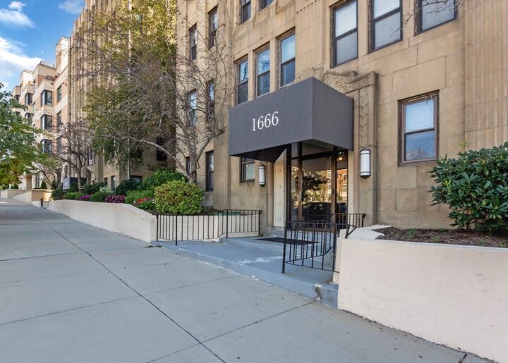 Property Photo:  1666 Commonwealth Avenue 33  MA 02135 