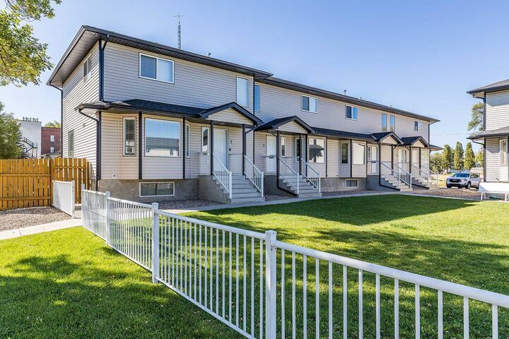 Property Photo:  115 3 Street NE 1  AB T0J 2P0 