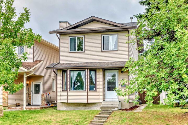 110 Edgeburn Crescent NW — photo 1