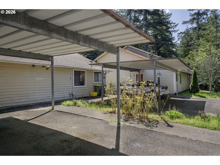 Property Photo: 1320 Spruce St OR 97439