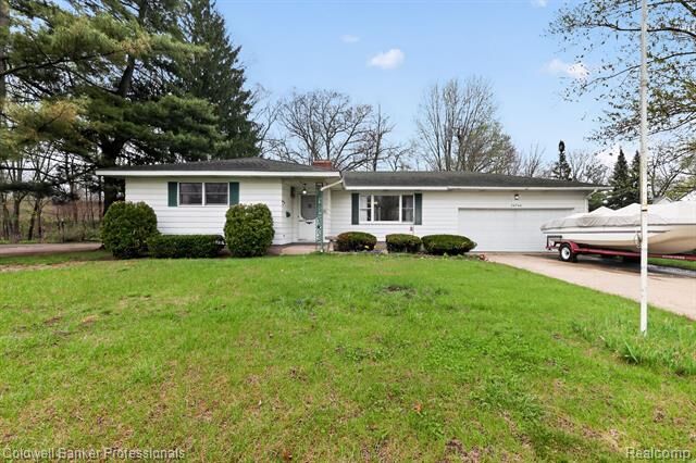 Property Photo:  36744 N Romulus Avenue S  MI 48174 