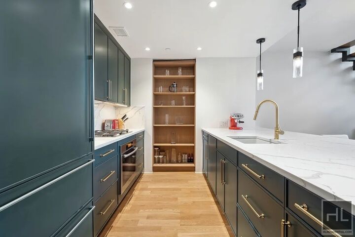 Property Photo:  464 W 44th Street Phc  NY 10036 
