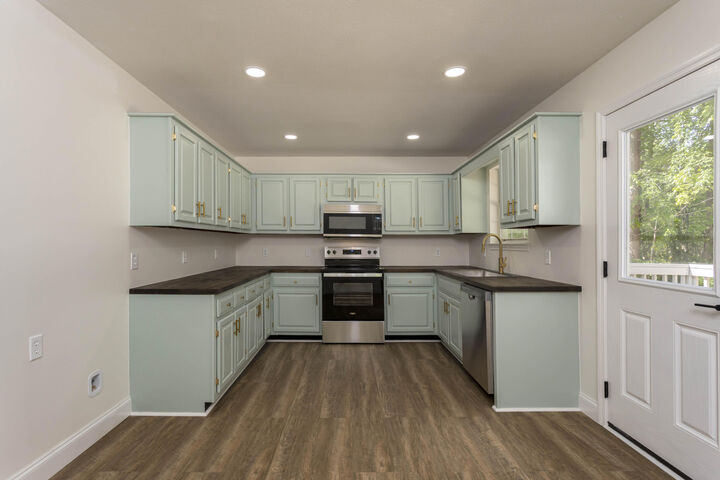 Property Photo:  300 Hi Tech Lane  TN 37321 
