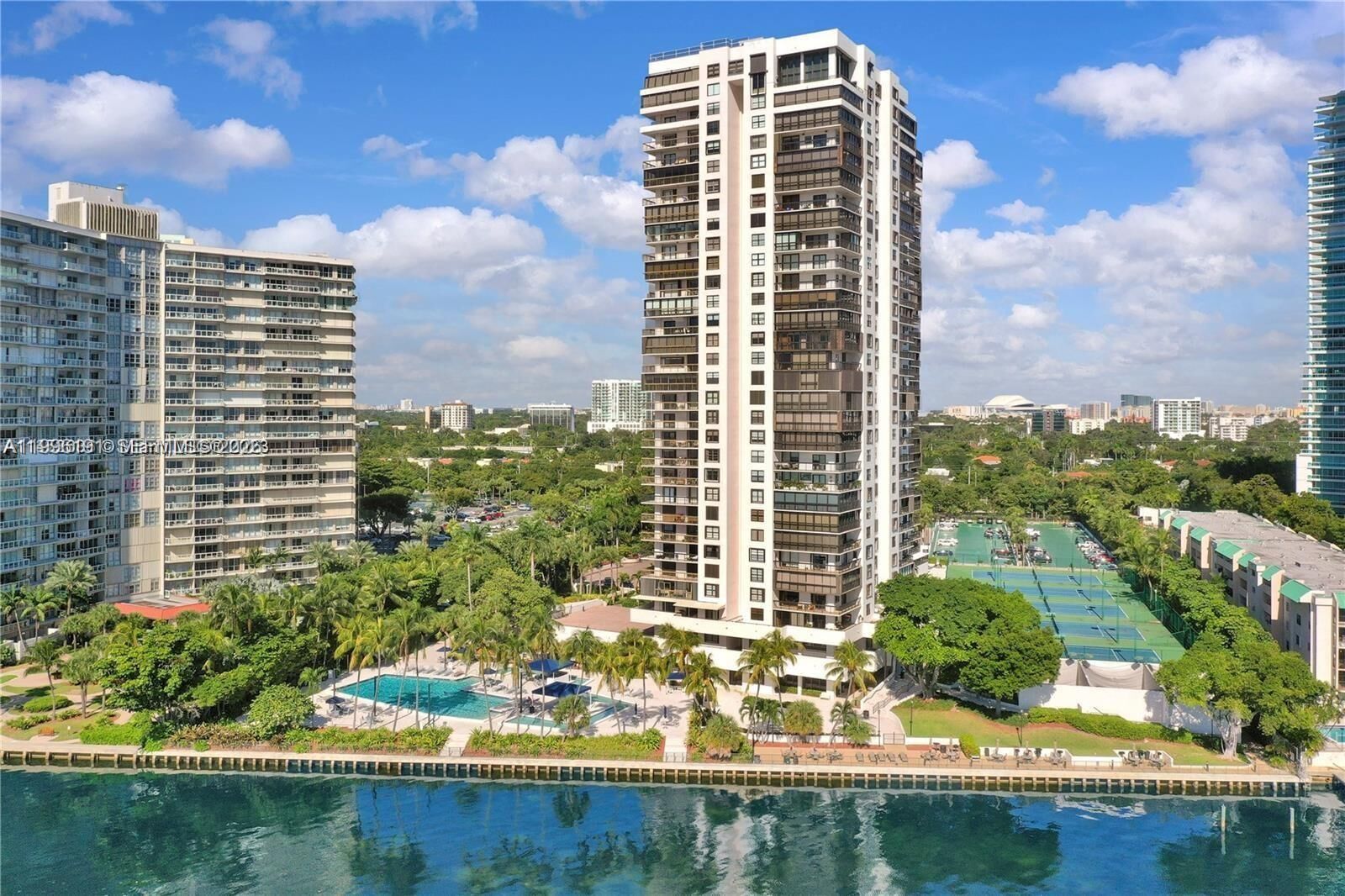 Property Photo:  2333 Brickell Ave 2504  FL 33129 