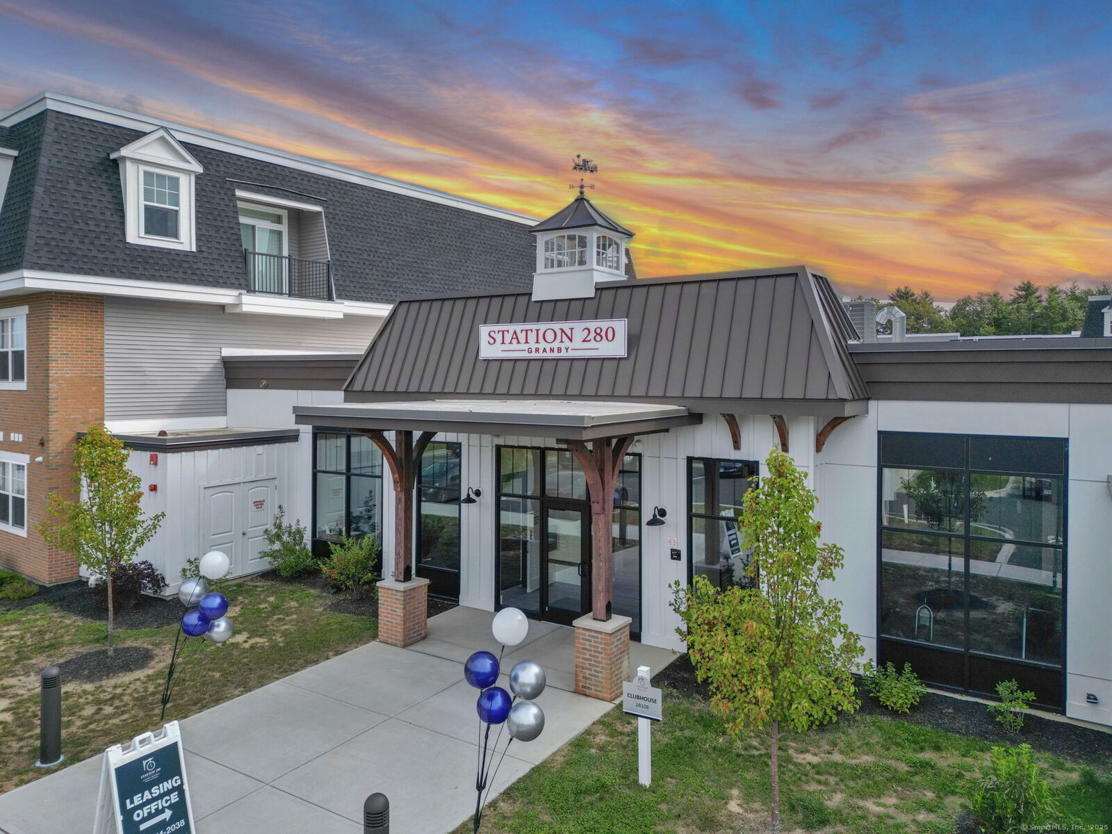 Property Photo:  280 Salmon Brook Street 2205  CT 06035 