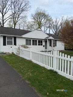 Property Photo:  28 Hearthstone Court  CT 06902 